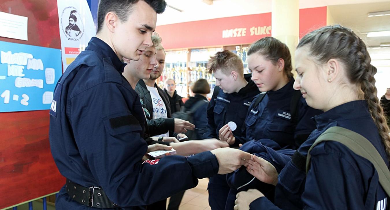 Happening korytarzowy w ZSCKU w Koninie w ramach Kampanii Społecznej DRUGIE ŻYCIE