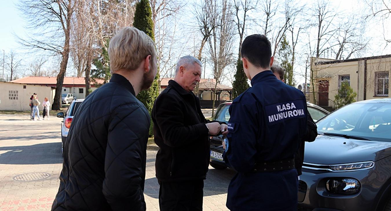 Happening korytarzowy w ZSCKU w Koninie w ramach Kampanii Społecznej DRUGIE ŻYCIE