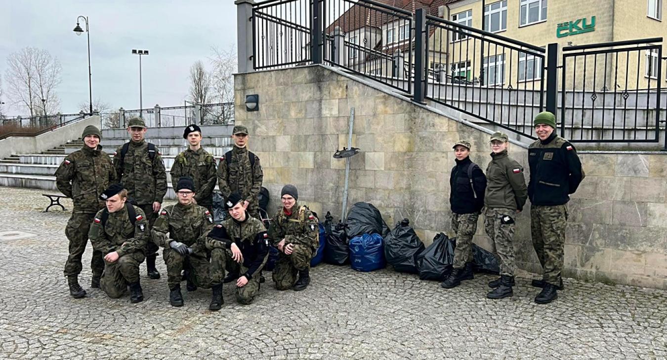 Szkolna Eko-Drużyna posprzątała brzegi Warty.