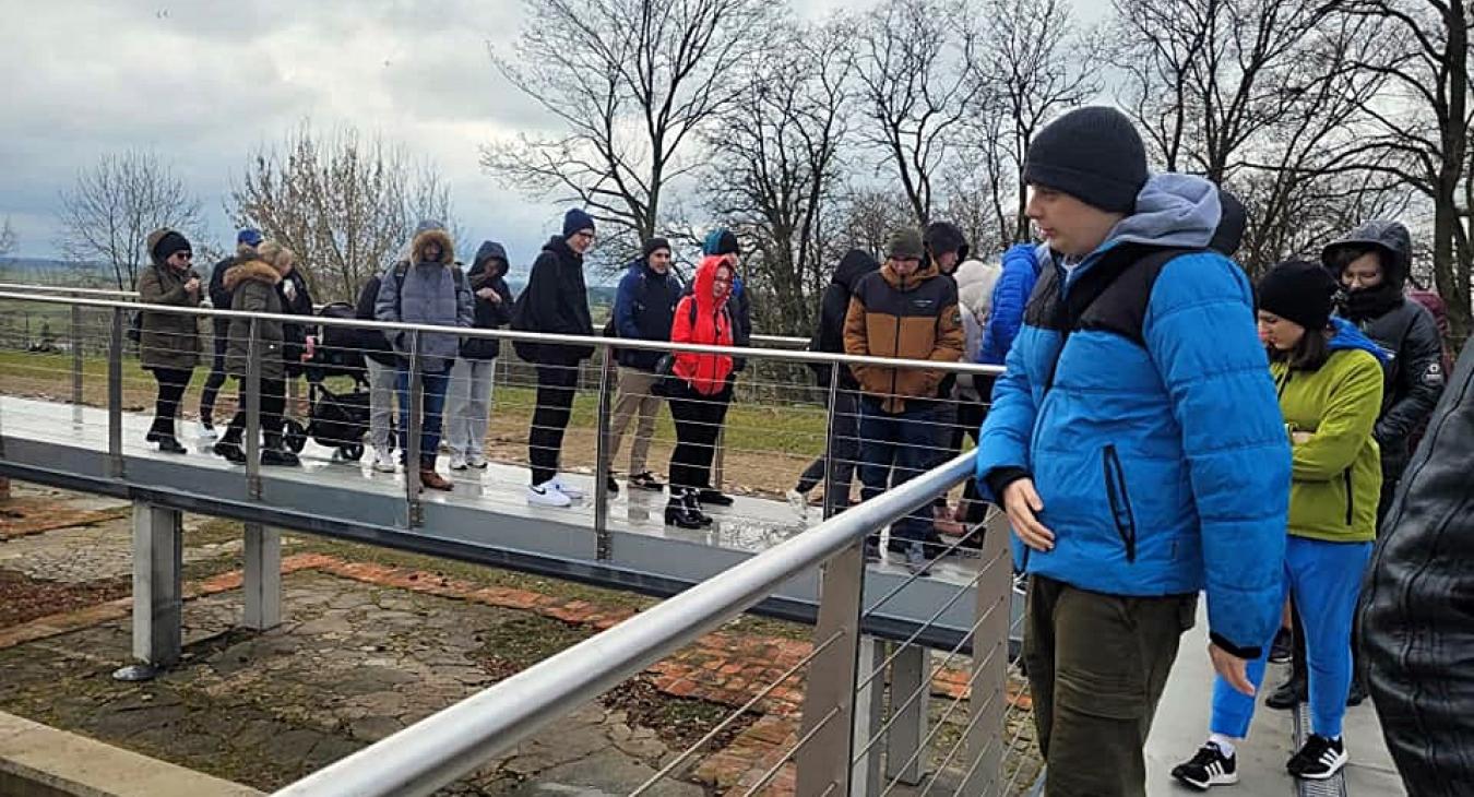 Żywa lekcja historii w muzeum byłego niemieckiego Obozu Zagłady Kulmhof w Chełmnie nad Nerem.