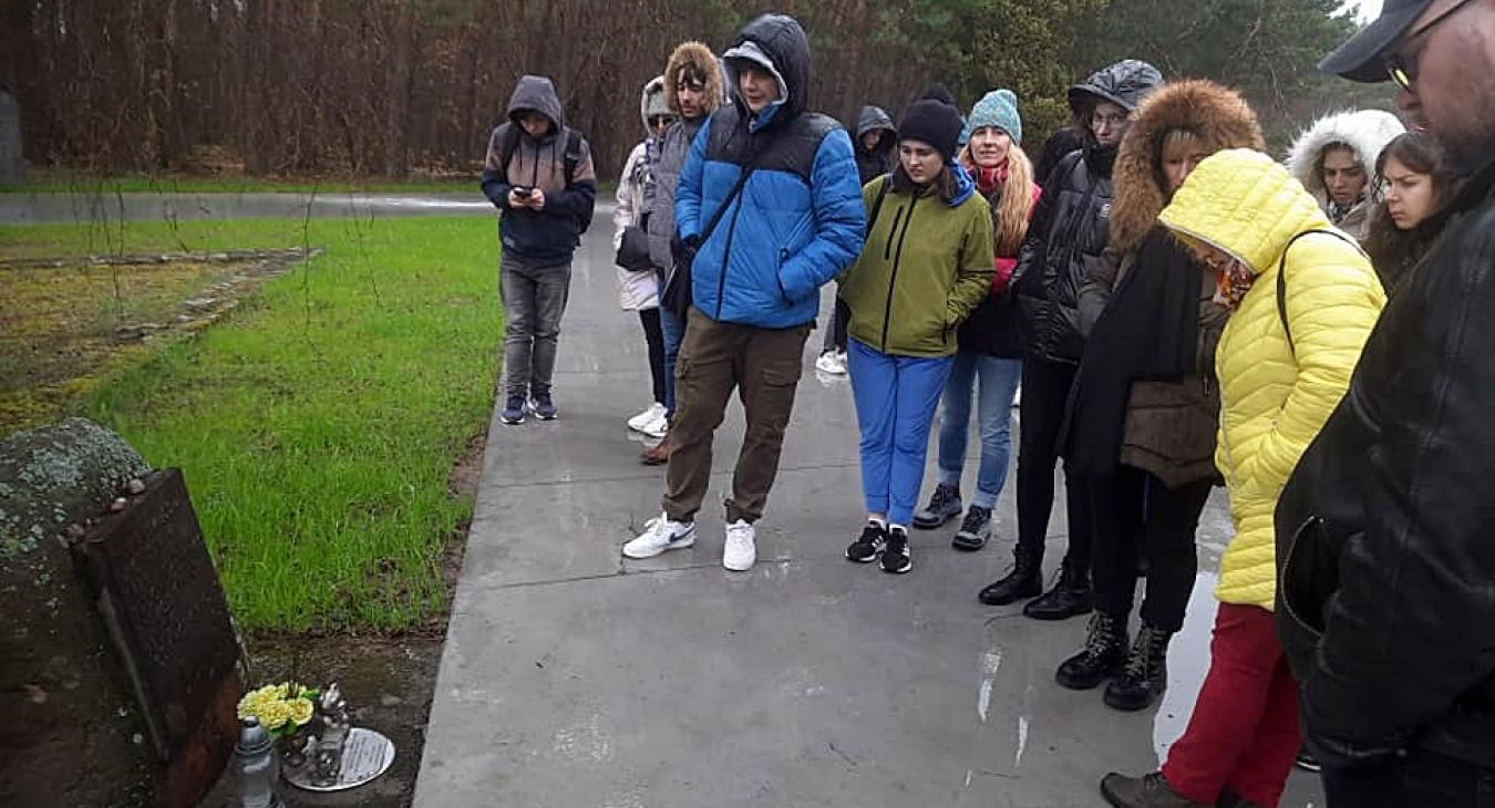 Żywa lekcja historii w muzeum byłego niemieckiego Obozu Zagłady Kulmhof w Chełmnie nad Nerem.