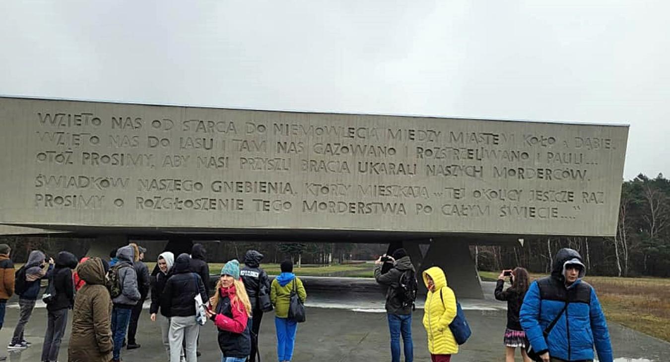 Żywa lekcja historii w muzeum byłego niemieckiego Obozu Zagłady Kulmhof w Chełmnie nad Nerem.