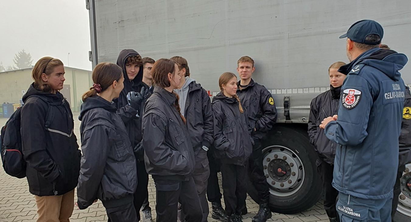 Ekonomiści i handlowcy na warsztatach w Oddziale Celnym w Kaliszu.