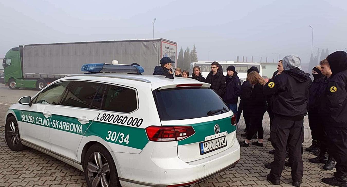 Ekonomiści i handlowcy na warsztatach w Oddziale Celnym w Kaliszu.