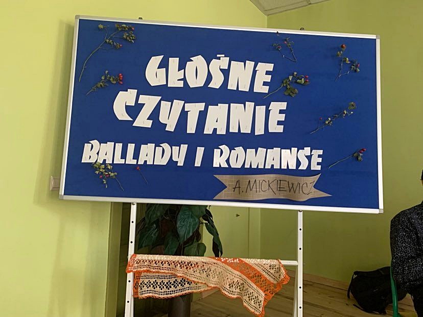 Głośne czytanie Ballad i romansów .