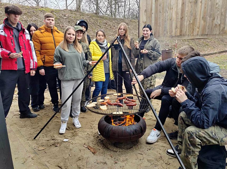 Cykliczne wyjazdy klas mundurowych na strzelnicę "Sokół" w Kazimierzu Biskupim